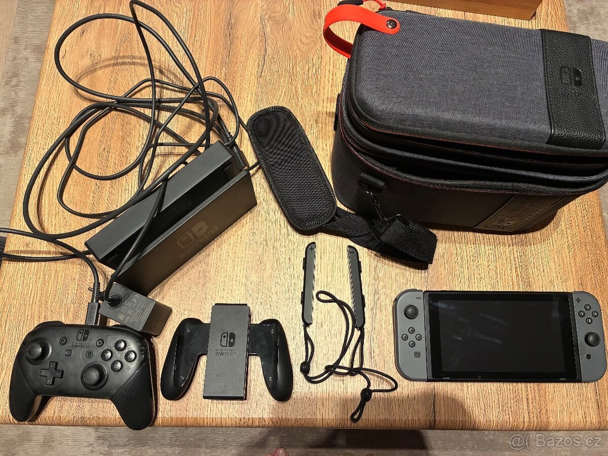 Nintendo Switch V2 + Pro Controller + pouzdro | Kompletní se