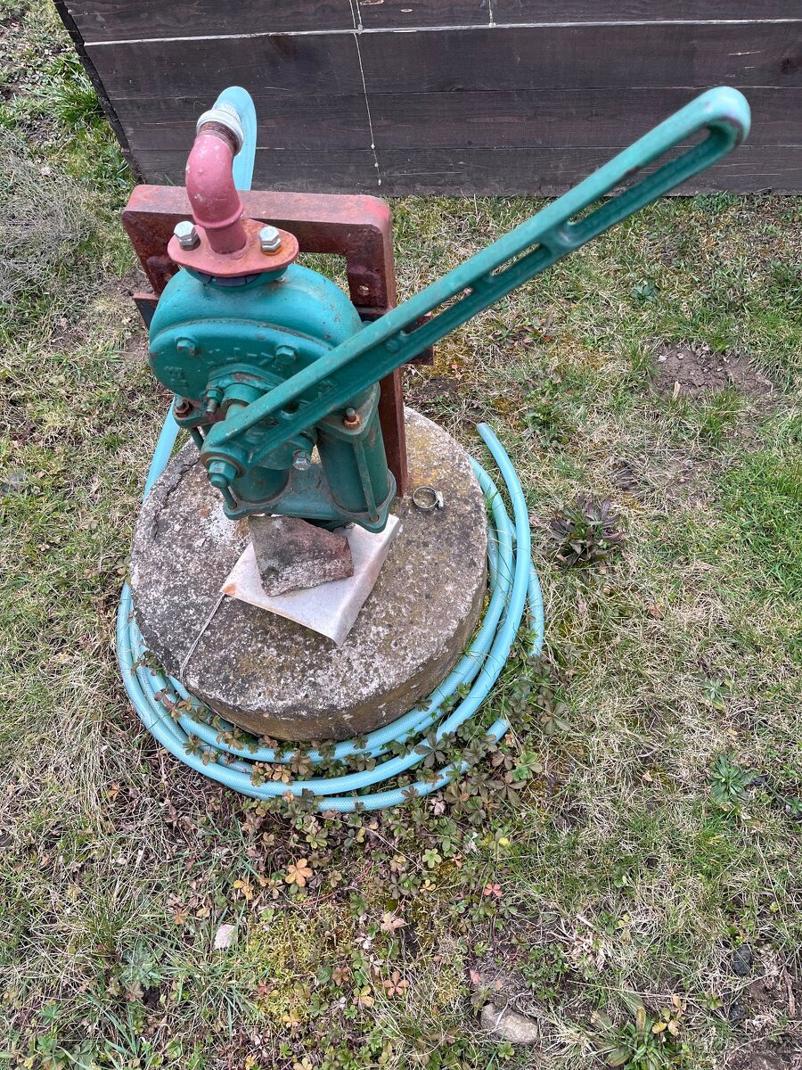 Vodní pumpa Lila 75