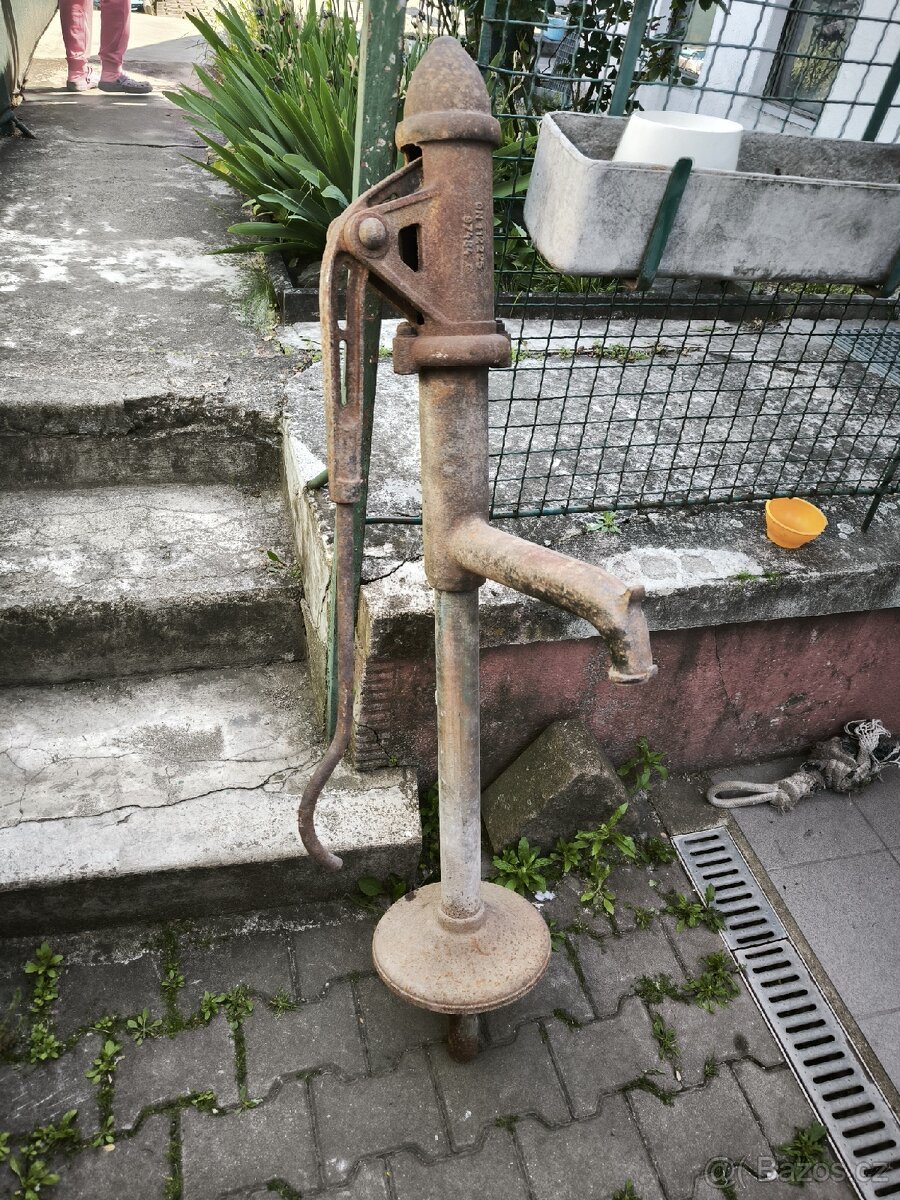 Ruční pumpa na vodu
