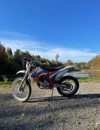 Kayo K2 250 4t téměř nová, cca 20 Mth.