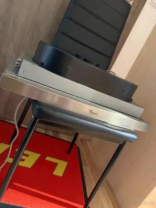 Výsuvná digestoř whirlpool