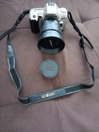 Minolta Dynax 404si + objektiv Tamron 28-80mm