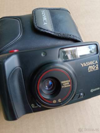 FOTOAPARÁT YASHICA.