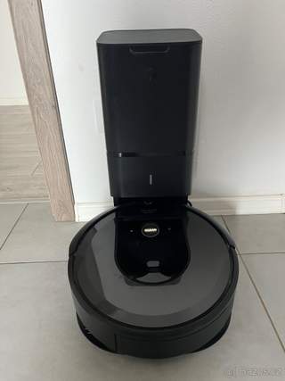 iRobot Roomba i7 vč. stanice Clean Base