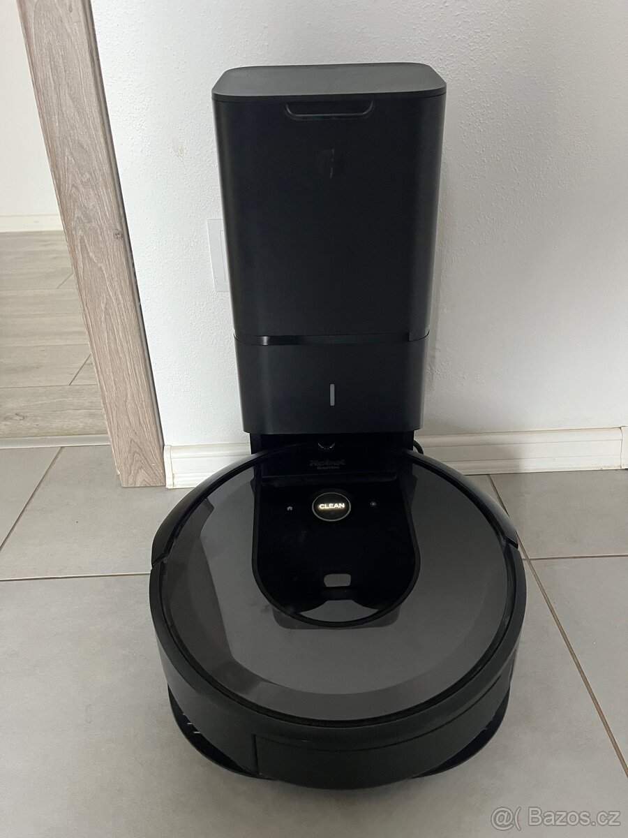 iRobot Roomba i7 vč. stanice Clean Base