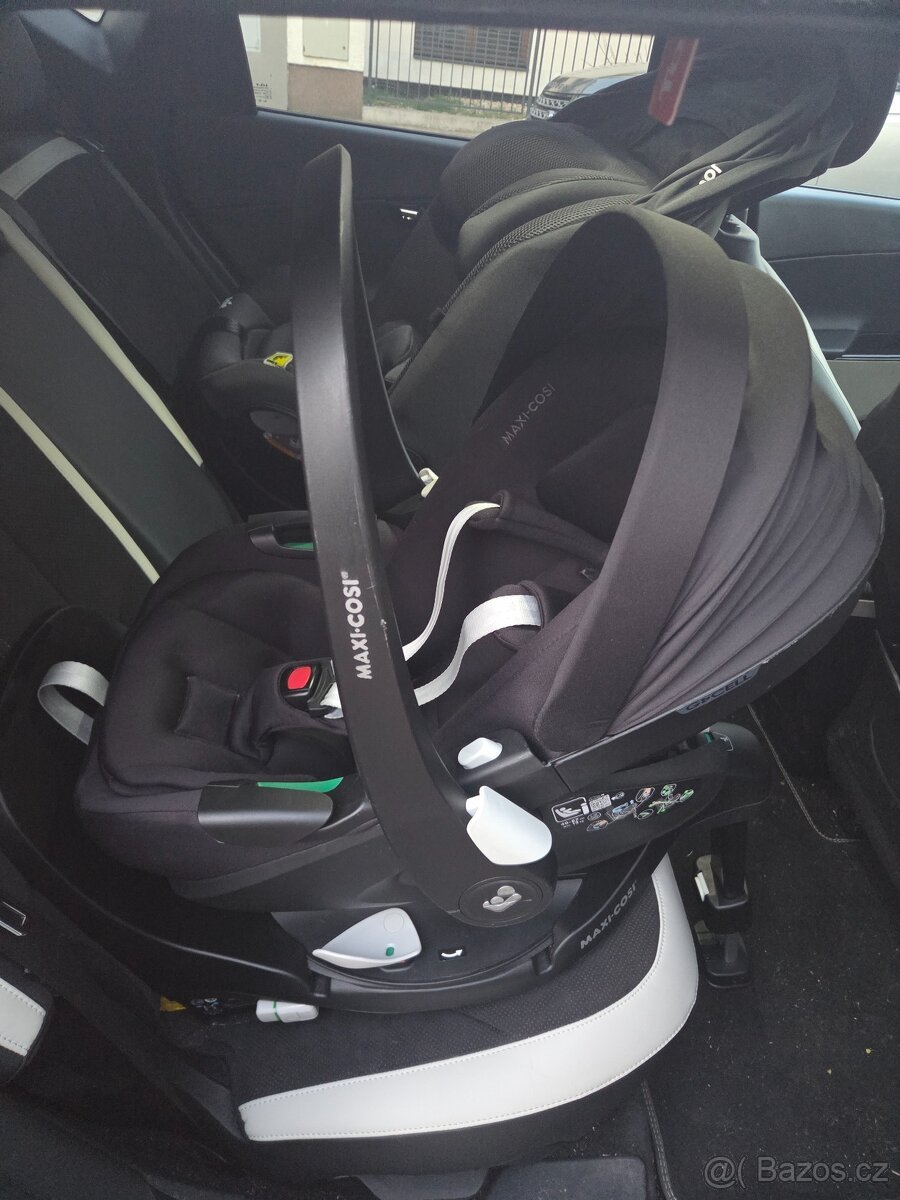 Maxi Cosi Pebble 360 Pro + základna FamilyFix 360 Pro