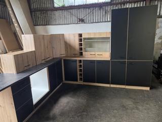 Kuchyňská linka MARIKA 305 × 250 cm – složená, skladem