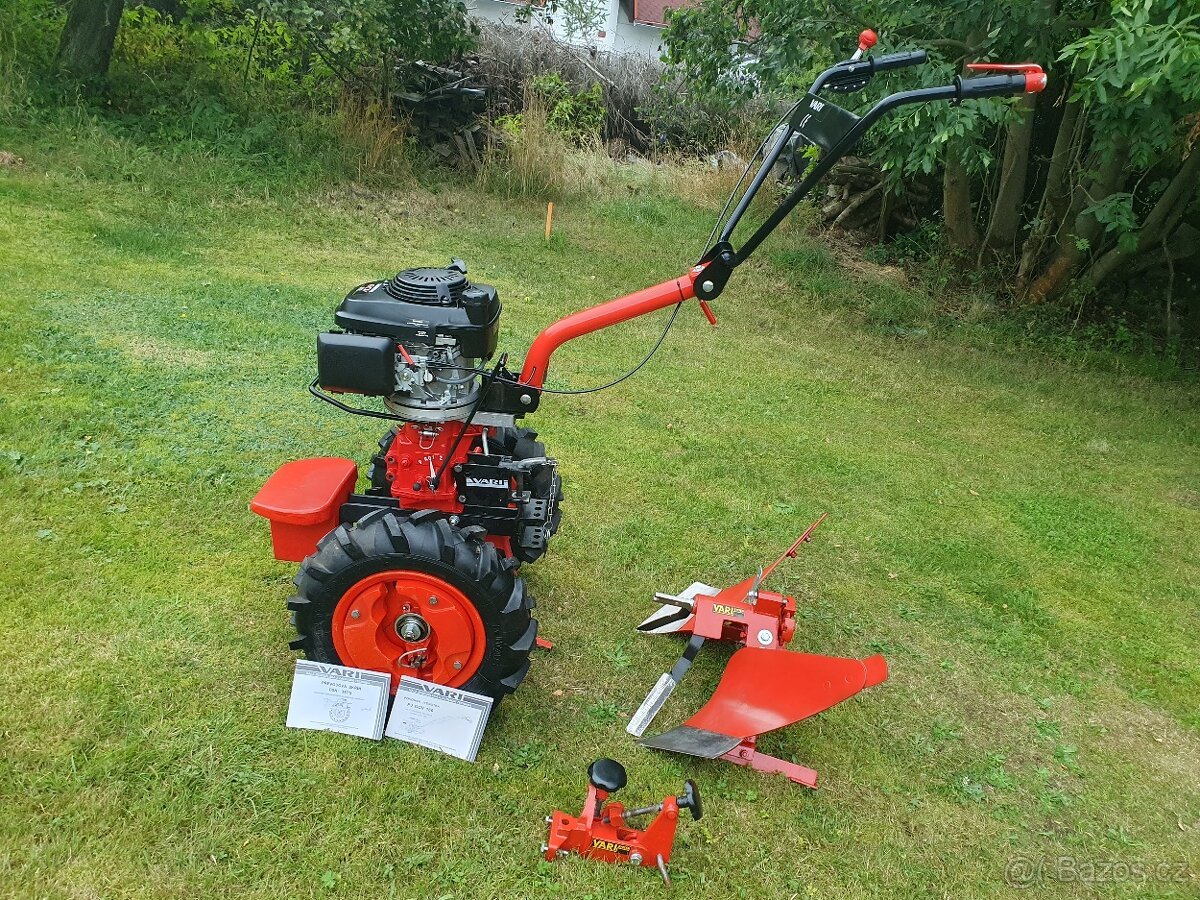 Malotraktor Vari Honda s příslušenstvím, málo použív