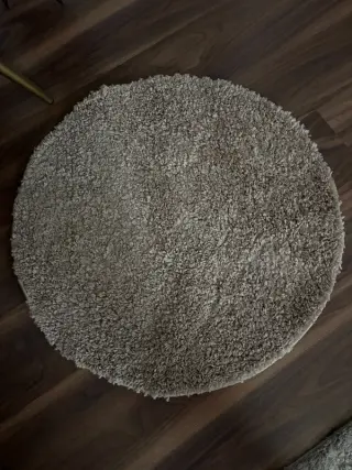 Kulatý tmavě béžový kobereček 75x75 cm jako nový