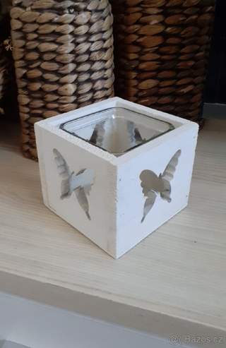 Dřevěný svícen Butterfly