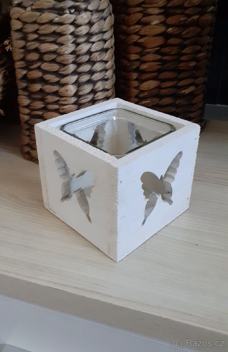 Dřevěný svícen Butterfly
