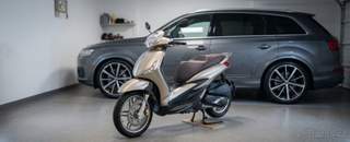 Piaggio Beverly 300 hpe r.v.2024/5 Zakoupen v ČR -TOP CENA-
