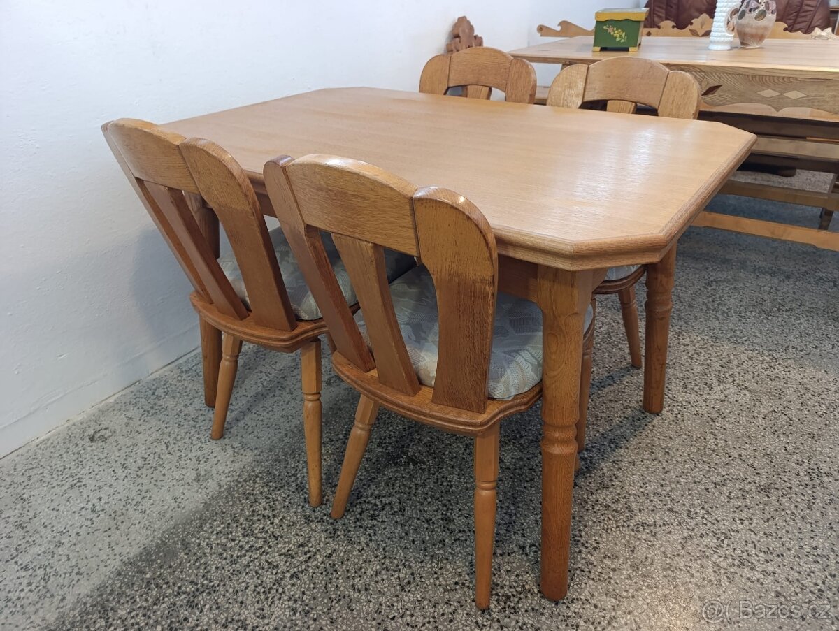Dubová jídelní sestava stůl + 4 masivní židle