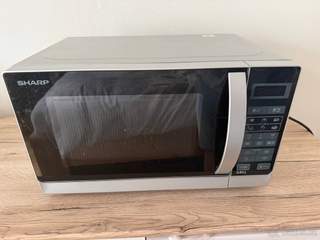 Mikrovlnná trouba Sharp R-642(IN)W – grill, 800W, nerez