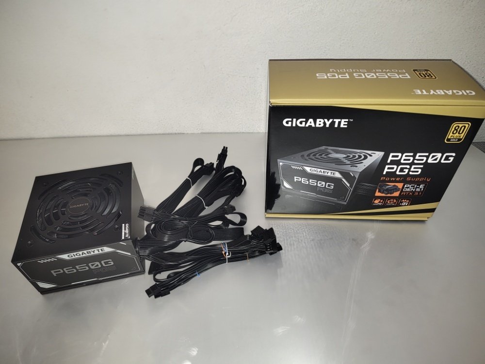 PC zdroj GIGABYTE P650G PG5 (650W, 80 PLUS Gold)