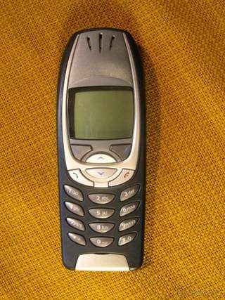 Nokia 6310i v novem krytu telefon z 200x