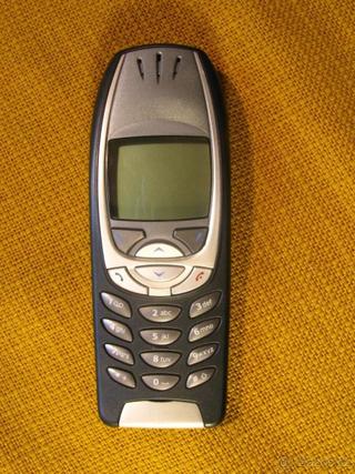Nokia 6310i v novem krytu telefon z 200x