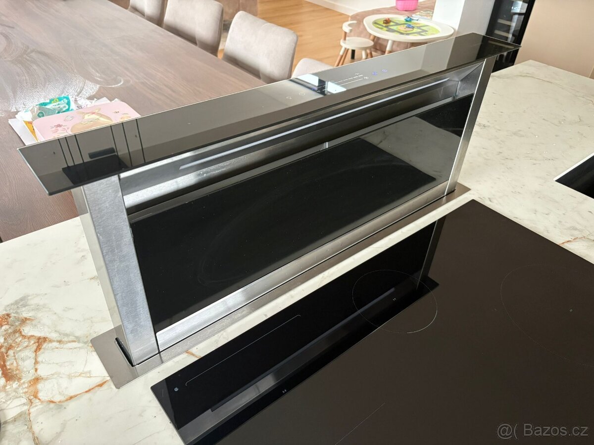 Ostrůvková výsuvná digestoř Klarstein Royal 90 cm