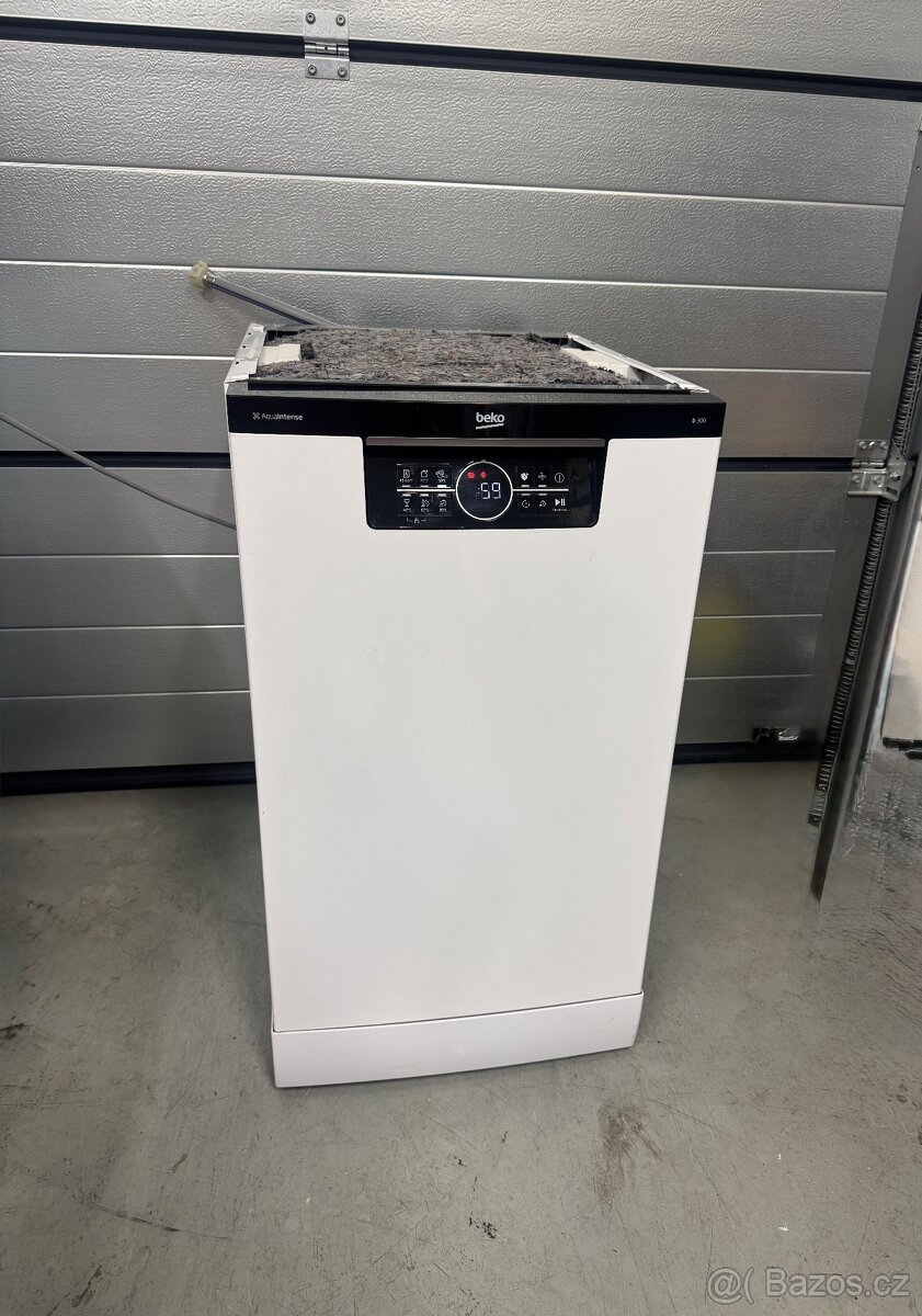 Beko úzká moderní myčka 45cm, 3 koše