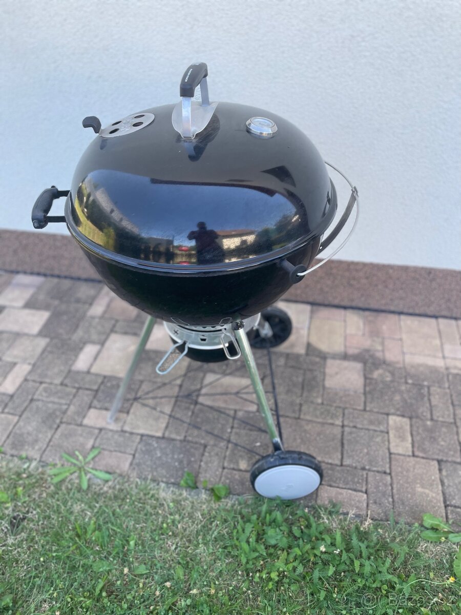Gril Weber Master Touch, na uhlí, 57 cm průměr