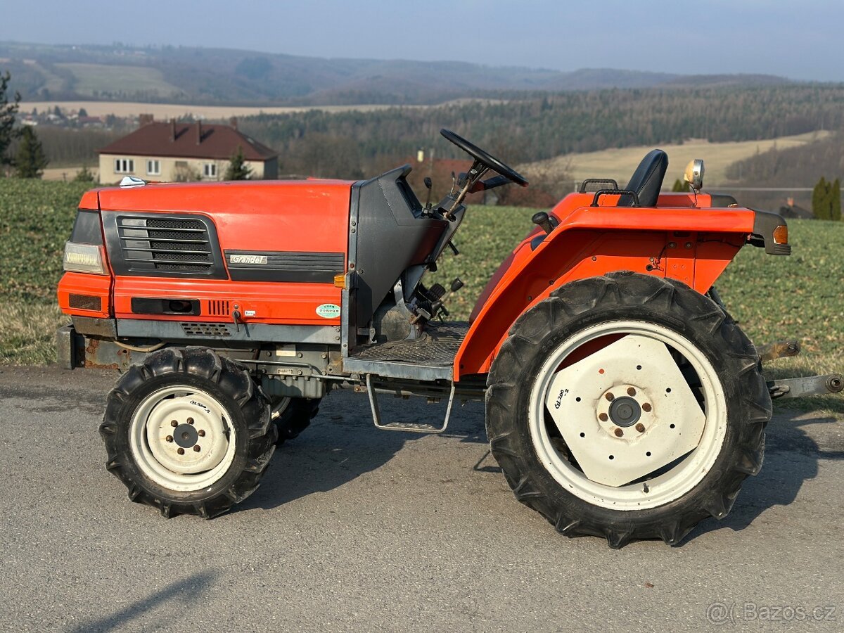 KUBOTA GL200 4x4 servo manuální převod.