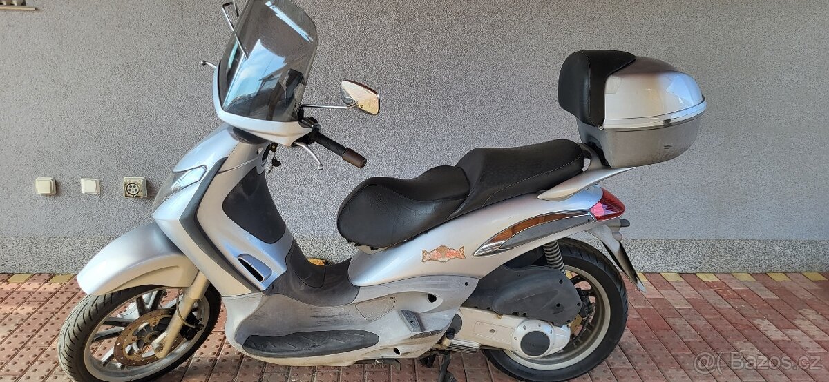 Prodám Piaggio Beverly 250/r.2004 /15.6kw Stk 05/2030