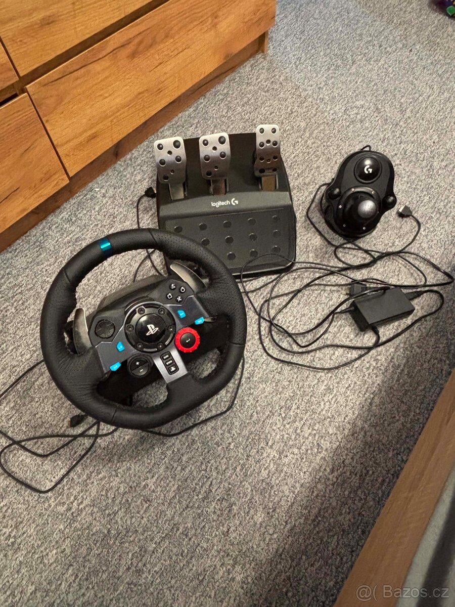 Volant Logitech G29 + pedály + řadící páka