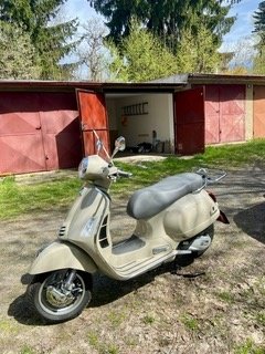 Skútr Vespa 125 GST