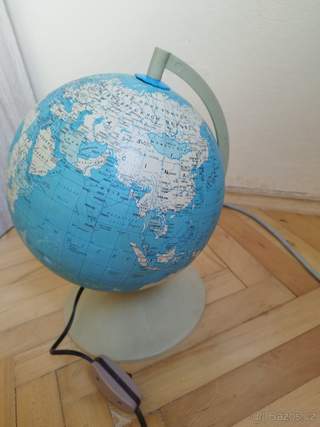Svítící globus o průměru 25 cm