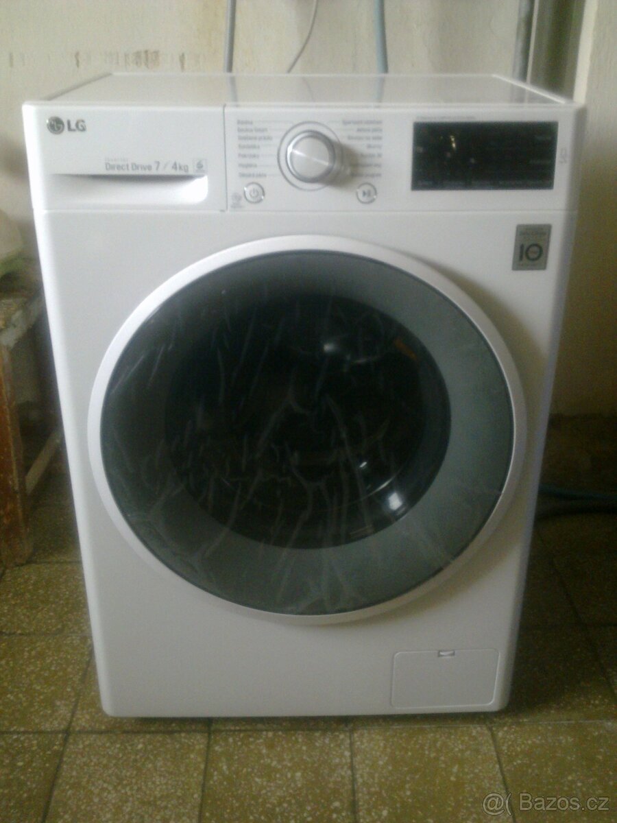 Pračku se sušičkou 7/4, LG F72U2HDM0N.