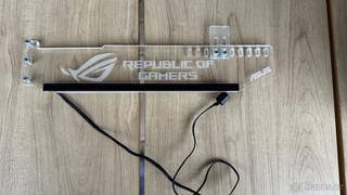 RGB ROG podpěra pod grafickou kartu.