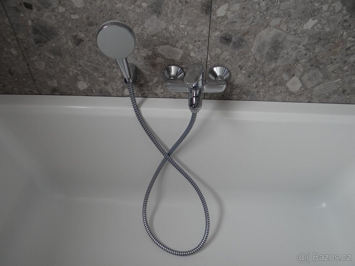 Vanová páková baterie Hansgrohe s hadicí, sprchou a držákem