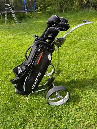 Golfový bag cobra s holemi a stylovým vozíkem