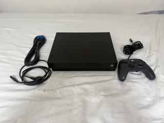 Xbox one X 1tb + controller.