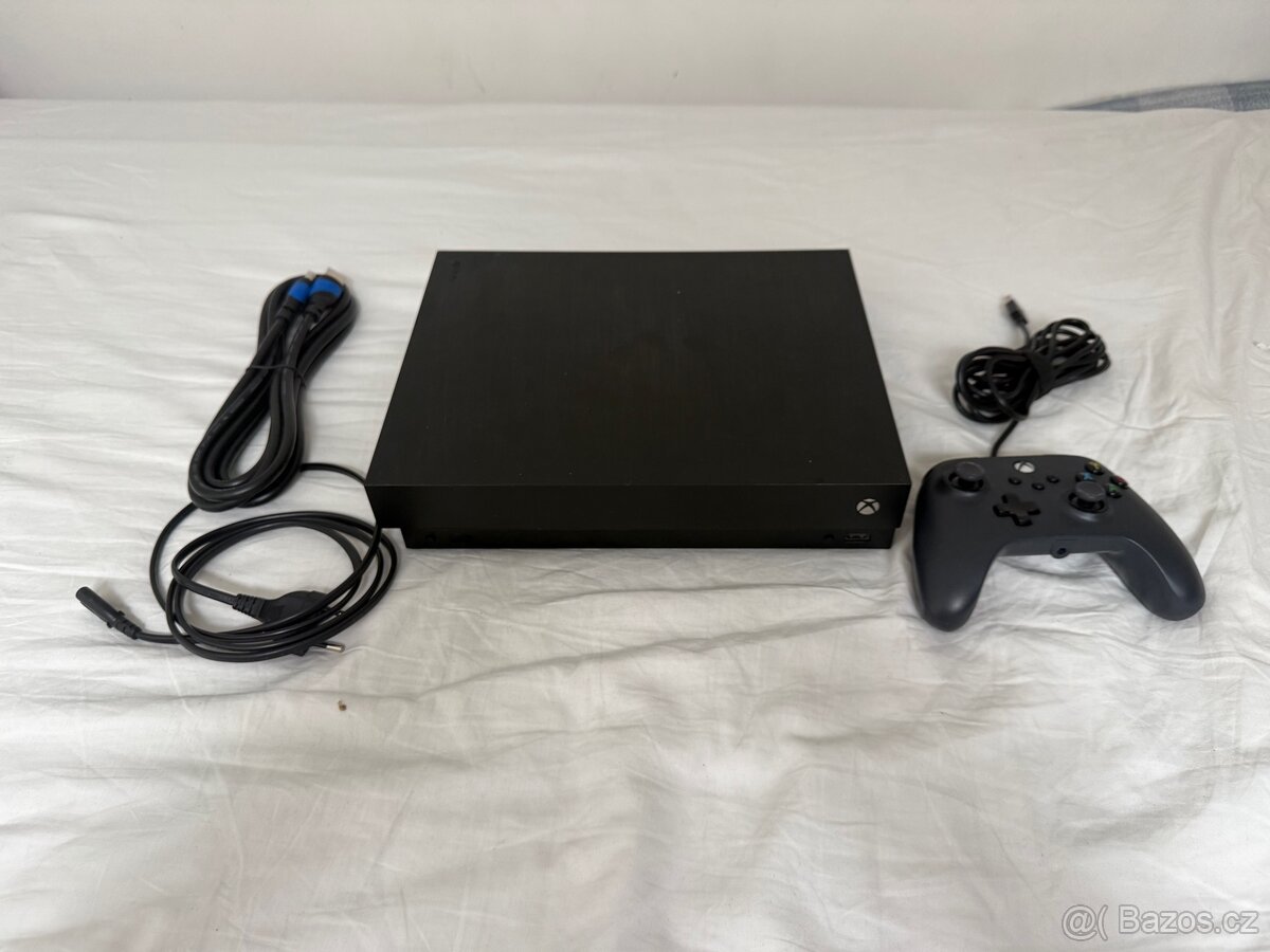 Xbox one X 1tb + controller.