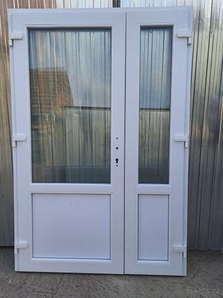 Vchodove dveře 140x208 pruhledne sklo