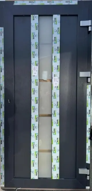 vchodové plastové dveře otevíravé ven