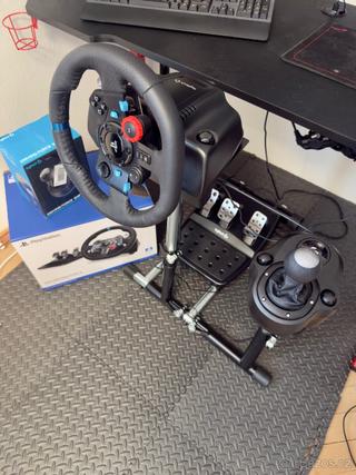 Logitech G29 + shifter — 2 měsíce starý