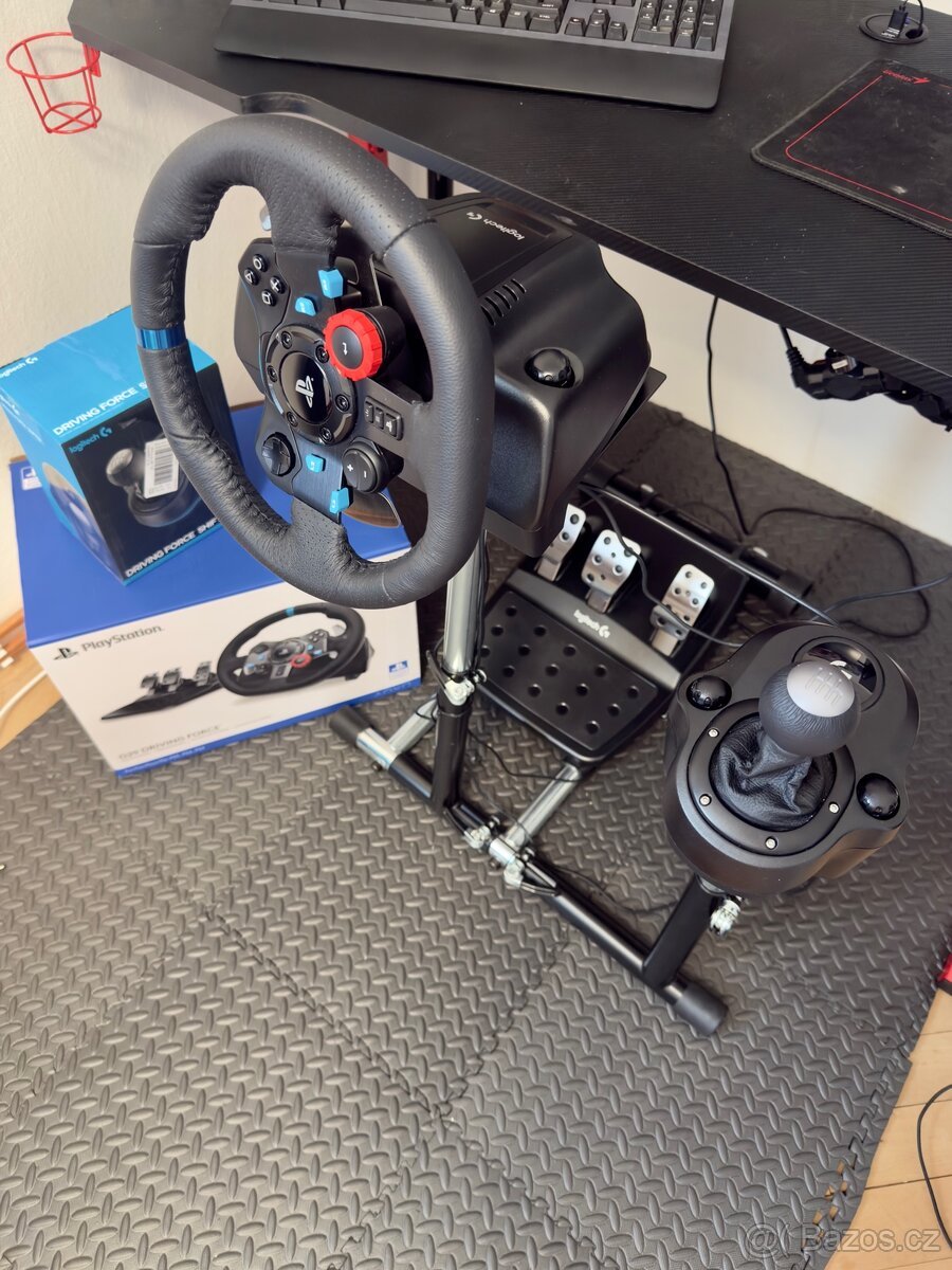 Logitech G29 + shifter — 2 měsíce starý