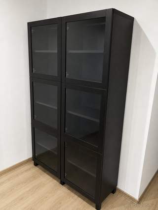 Knihovna IKEA Besta