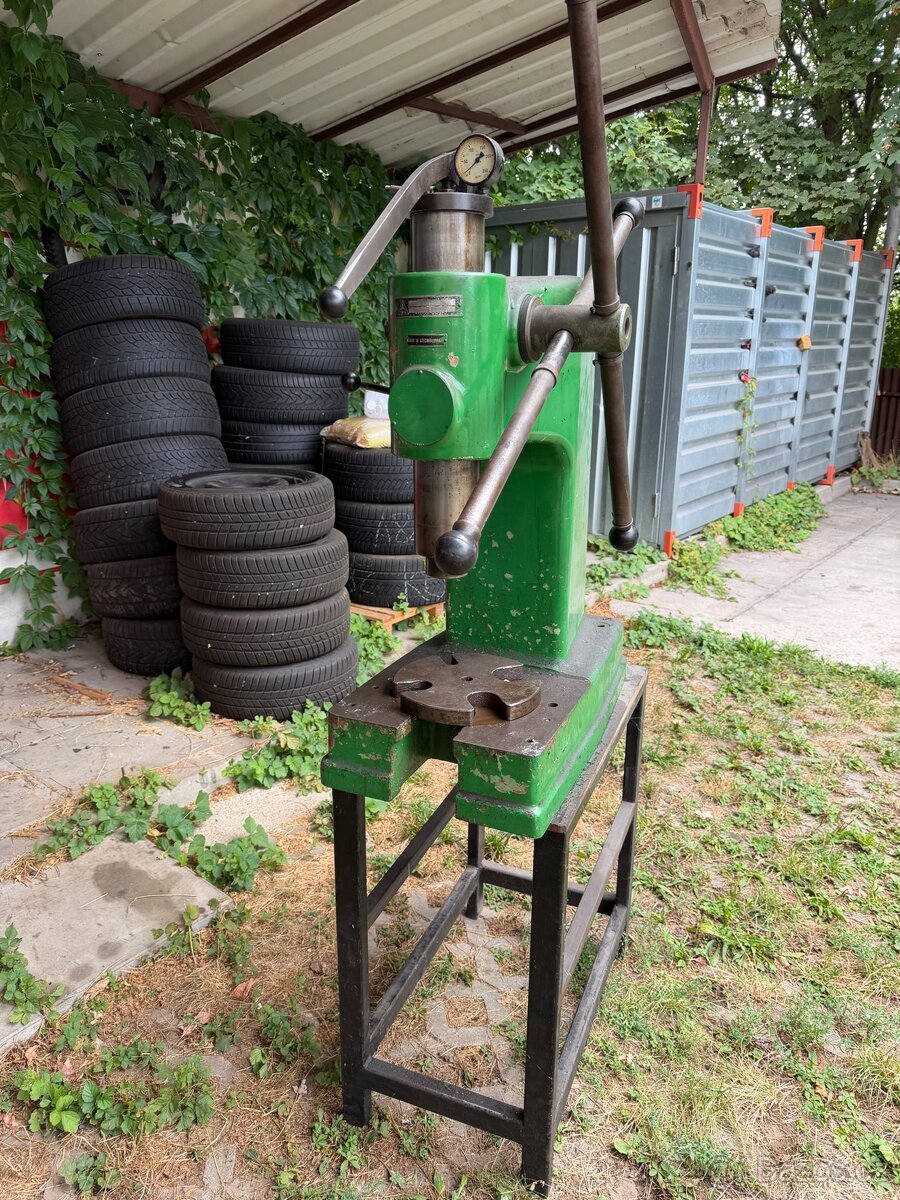 Hydraulický lis CTC 5