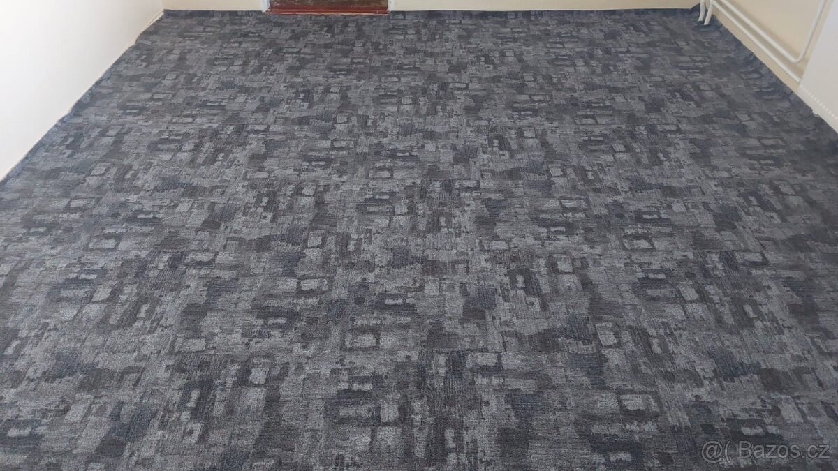 Velký koberec 350 × 420 cm – jako nový