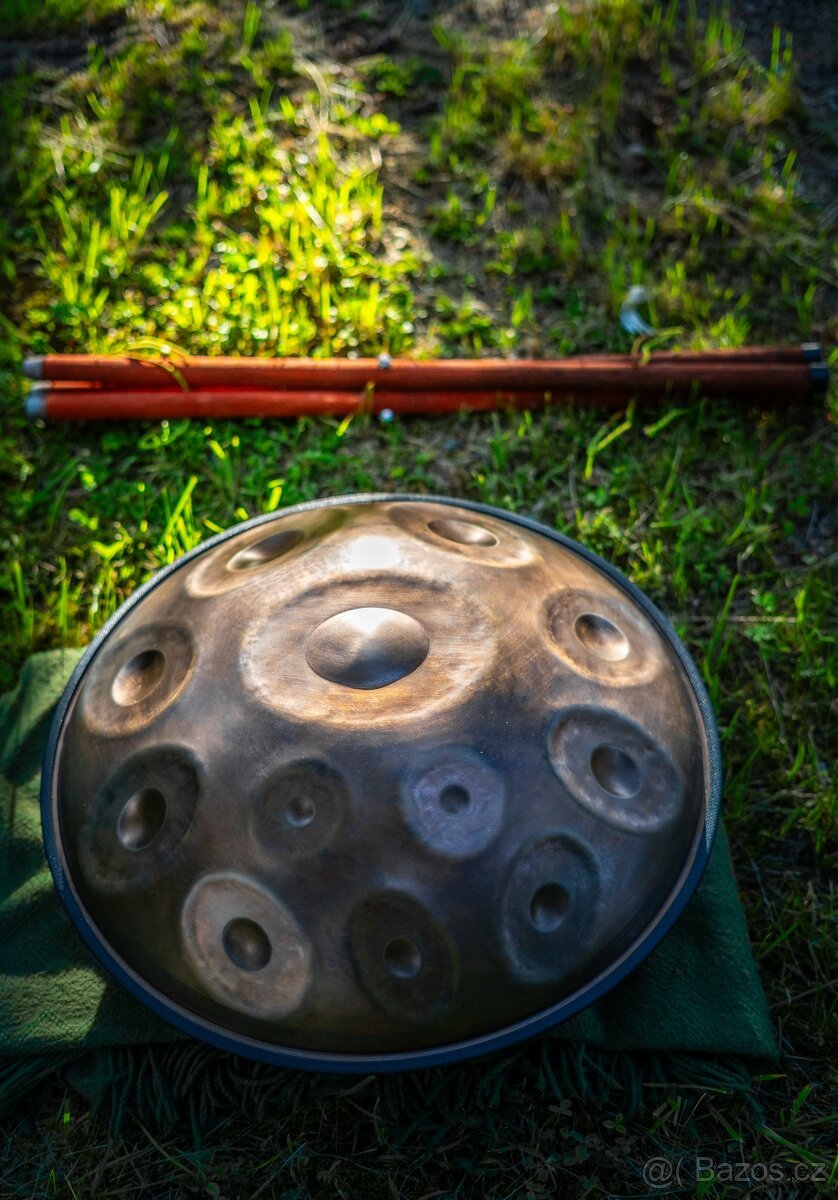 Handpan D - celtic (Minor / Amara) - 17 + 1 - Magicpan