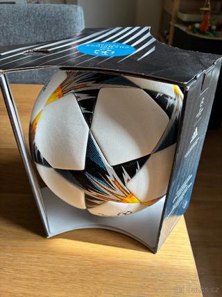 ADIDAS FINALE KIEV OMB FOTBALOVÝ MÍČ 2018
