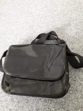 Taska pres rameno