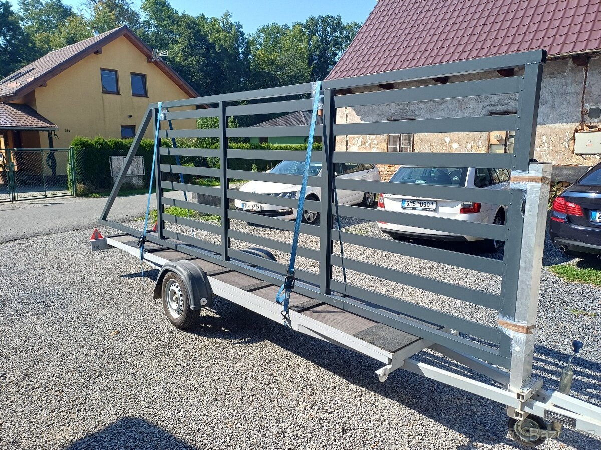 Hliníkovou posuvnou bránu