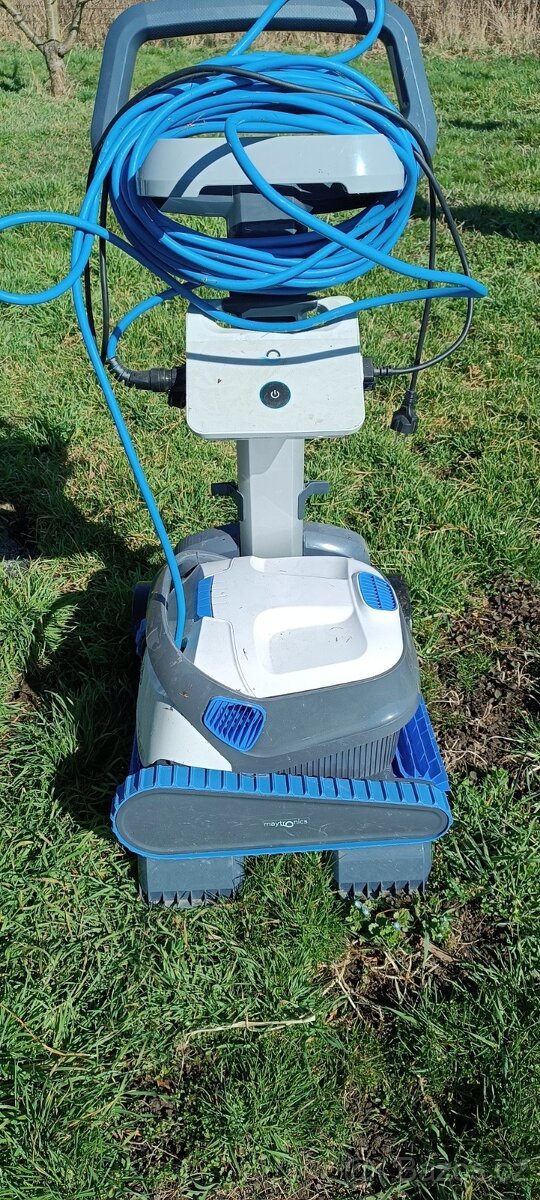 Robotický vysavač bazénu Dolphin S200 + vozík