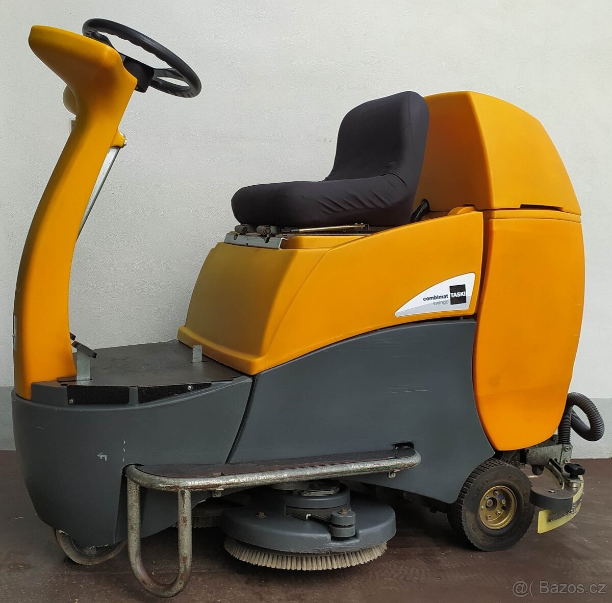 Podlahový mycí stroj Taski Swingo 3500