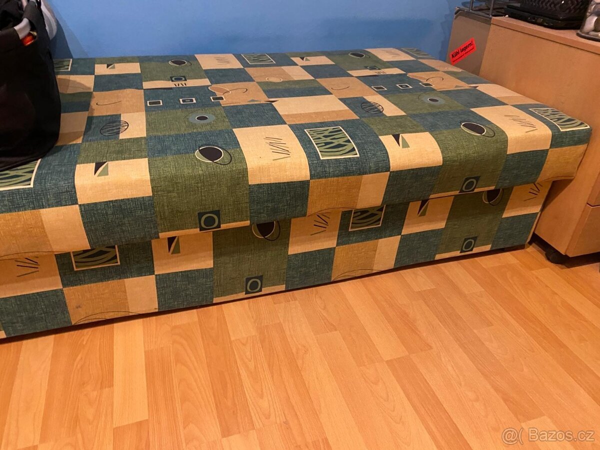Válenda s úložným prostorem