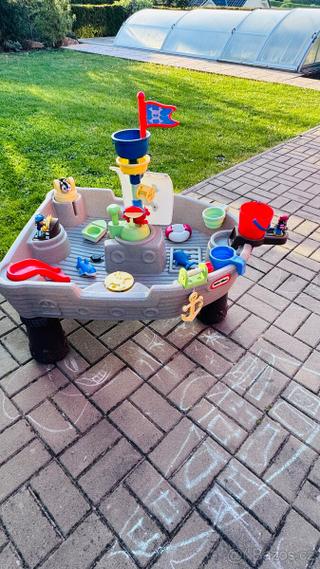 Little Tikes Vodní stůl pirátská loď